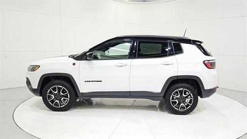 Bright White Clearcoat 2025 Jeep Compass Trailhawk
