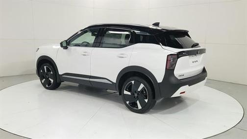 2t Wht Blk Roof 2026 Nissan Kicks SR