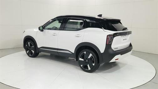 2t Wht Blk Roof 2026 Nissan Kicks SR