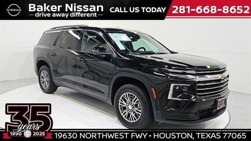 Mosaic Black Metallic 2025 Chevrolet Traverse LT