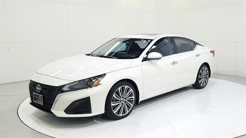Pearl White Tri-Coat 2024 Nissan Altima 2.5 SL