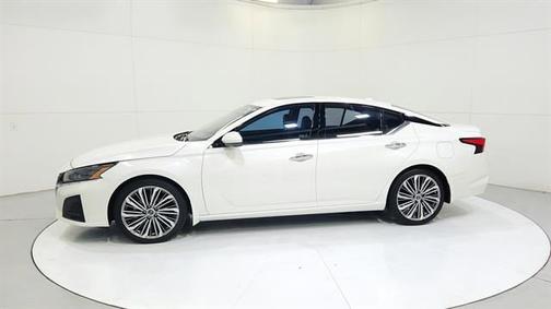 Pearl White Tri-Coat 2024 Nissan Altima 2.5 SL