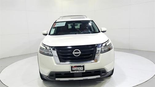 White 2023 Nissan Pathfinder Platinum