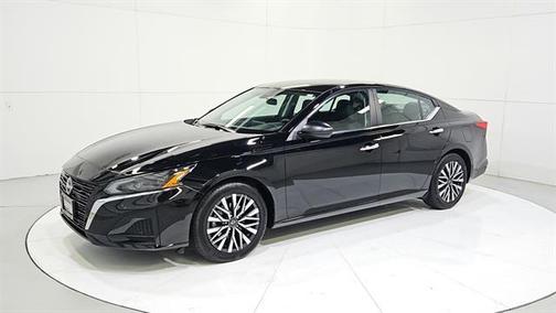 Super Black 2025 Nissan Altima SV