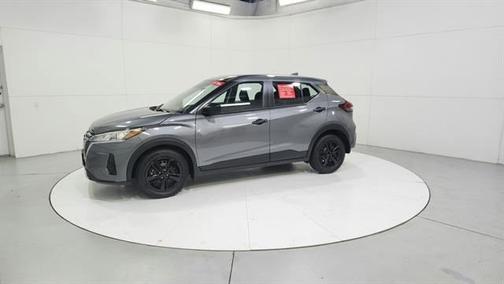 Gun Metallic 2025 Nissan Kicks Play S