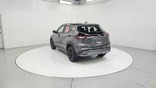 Gun Metallic 2025 Nissan Kicks Play S