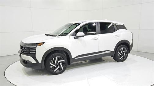 Aspen White Tri 2025 Nissan Kicks SV