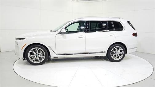 Alpine White 2026 BMW X7 xDrive40i