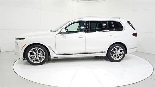 Alpine White 2026 BMW X7 xDrive40i