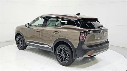 Canyon Bronze M 2026 Nissan Kicks SR