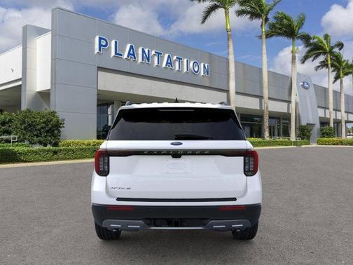 2025 Ford Explorer Active RWD