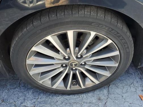 2017 Kia Cadenza Premium