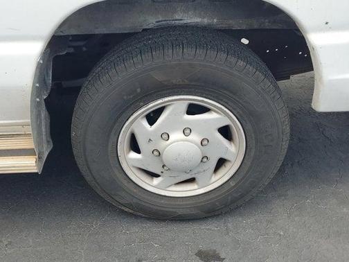 2002 Ford E350 Super Duty XL