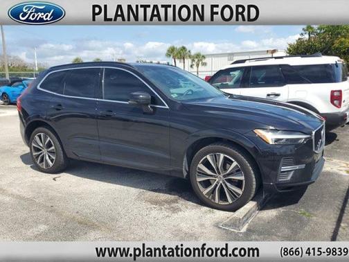 Onyx Black Metallic 2022 Volvo XC60 B5 MOMENTUM