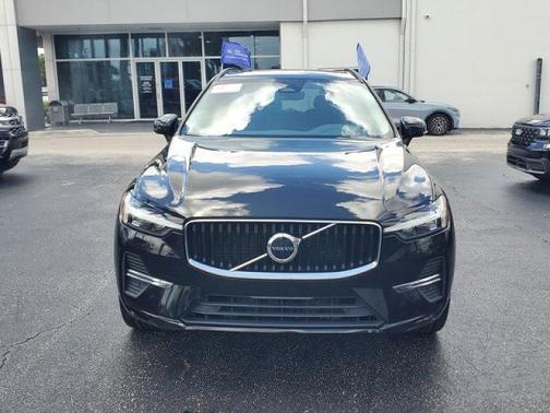 Onyx Black Metallic 2022 Volvo XC60 B5 MOMENTUM