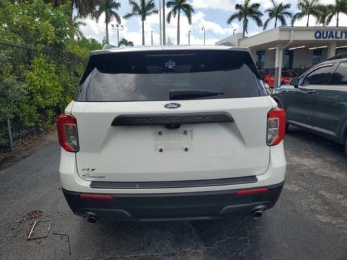 STAR WHITE MET TRI-COAT 2023 Ford Explorer XLT