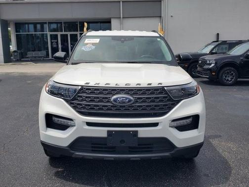 STAR WHITE MET TRI-COAT 2023 Ford Explorer XLT