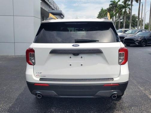 STAR WHITE MET TRI-COAT 2023 Ford Explorer XLT