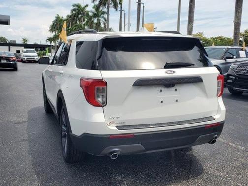 STAR WHITE MET TRI-COAT 2023 Ford Explorer XLT