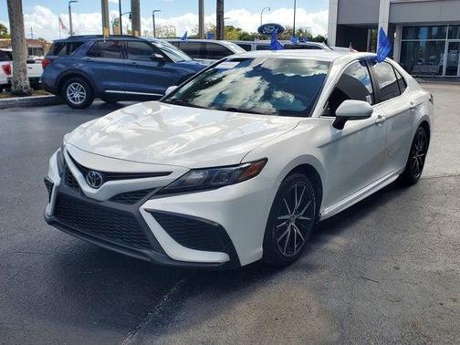 2022 Toyota Camry SE