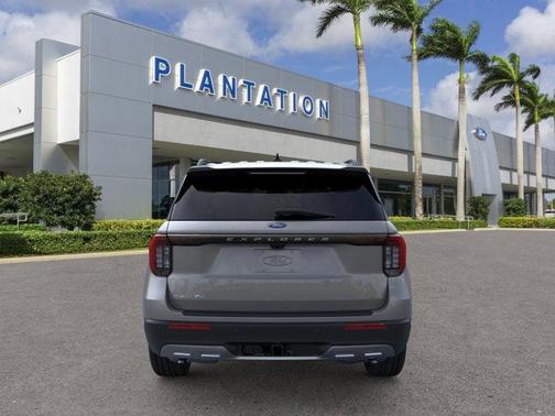 2025 Ford Explorer Active RWD
