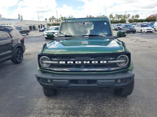 ERUPTION GREEN METALLIC 2022 Ford Bronco OUTER BANKS