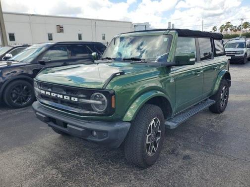 ERUPTION GREEN METALLIC 2022 Ford Bronco OUTER BANKS