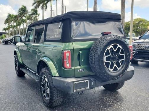 ERUPTION GREEN METALLIC 2022 Ford Bronco OUTER BANKS