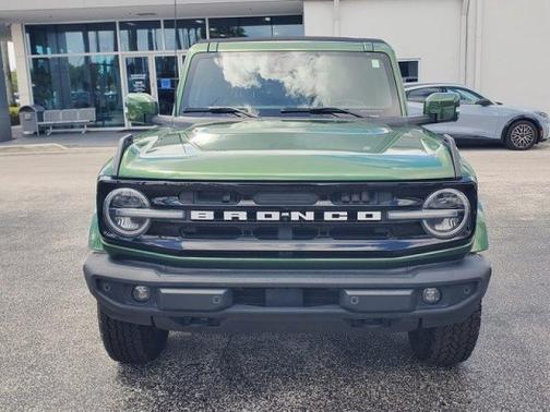 ERUPTION GREEN METALLIC 2022 Ford Bronco OUTER BANKS