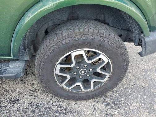 ERUPTION GREEN METALLIC 2022 Ford Bronco OUTER BANKS