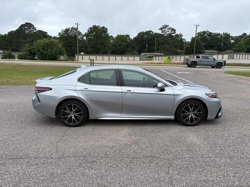 Celestial Silver Metallic 2023 Toyota Camry SE