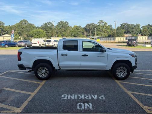 Summit White 2024 Chevrolet Colorado WT