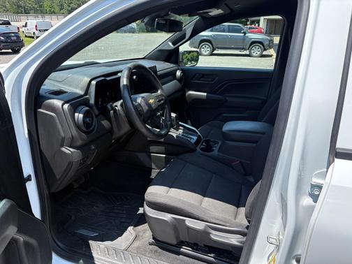 Summit White 2024 Chevrolet Colorado WT