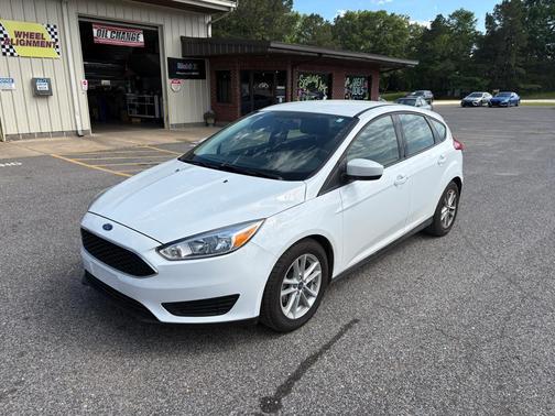 Oxford White 2018 Ford Focus SE