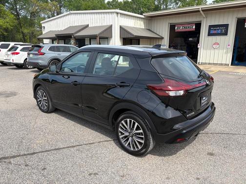 Super Black 2021 Nissan Kicks SV
