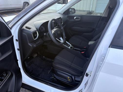 Ceramic White 2020 Hyundai VENUE SEL