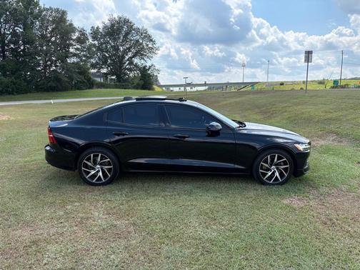 2020 Volvo S60 T5 Momentum