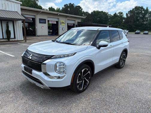 White Diamond 2024 Mitsubishi Outlander SE S-AWC