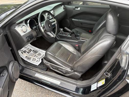 Black Clearcoat 2006 Ford Mustang GT
