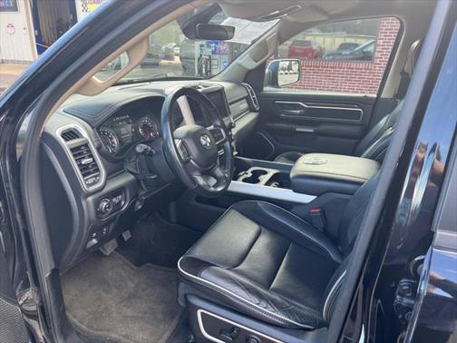 Diamond Black Crystal Pearlcoat 2020 RAM 1500 Laramie