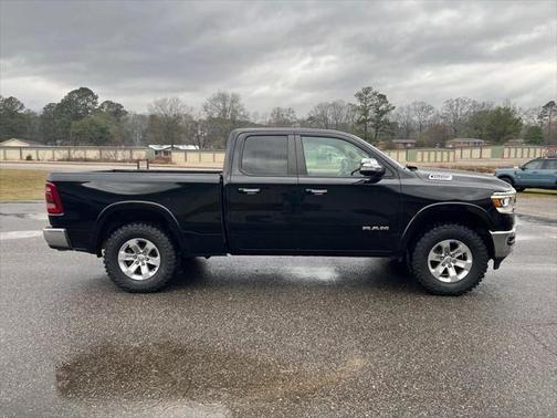 Diamond Black Crystal Pearlcoat 2020 RAM 1500 Laramie