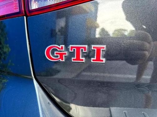 2017 Volkswagen Golf GTI 2.0T S 4-Door