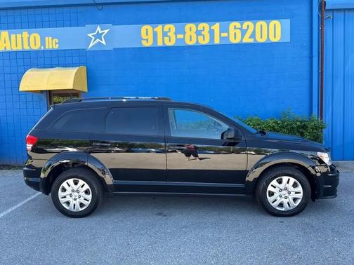 BLACK 2018 Dodge Journey SE