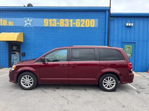 RED 2019 Dodge Grand Caravan SXT