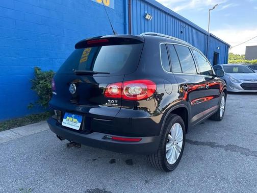 BLACK 2011 Volkswagen Tiguan SEL