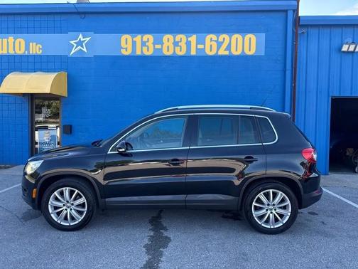 BLACK 2011 Volkswagen Tiguan SEL
