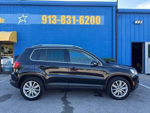 BLACK 2011 Volkswagen Tiguan SEL