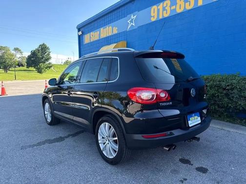 BLACK 2011 Volkswagen Tiguan SEL
