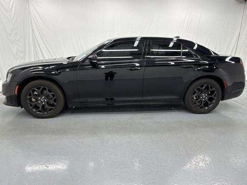 2022 Chrysler 300 Touring L