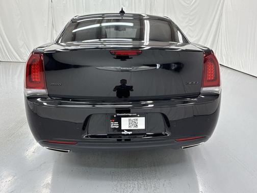 2022 Chrysler 300 Touring L
